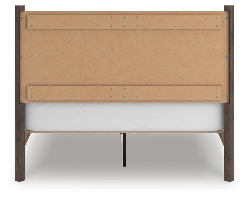 Pamytta Queen Panel Platform Bed, Dresser and Mirror
